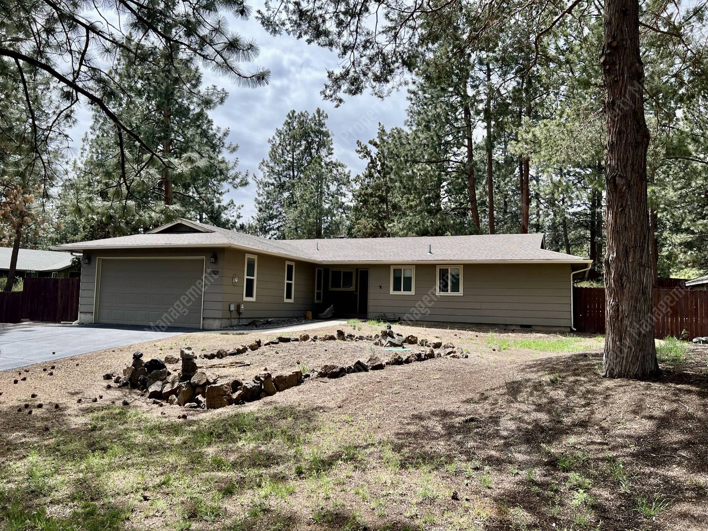 Bend House: 61121 Echo Hollow Road