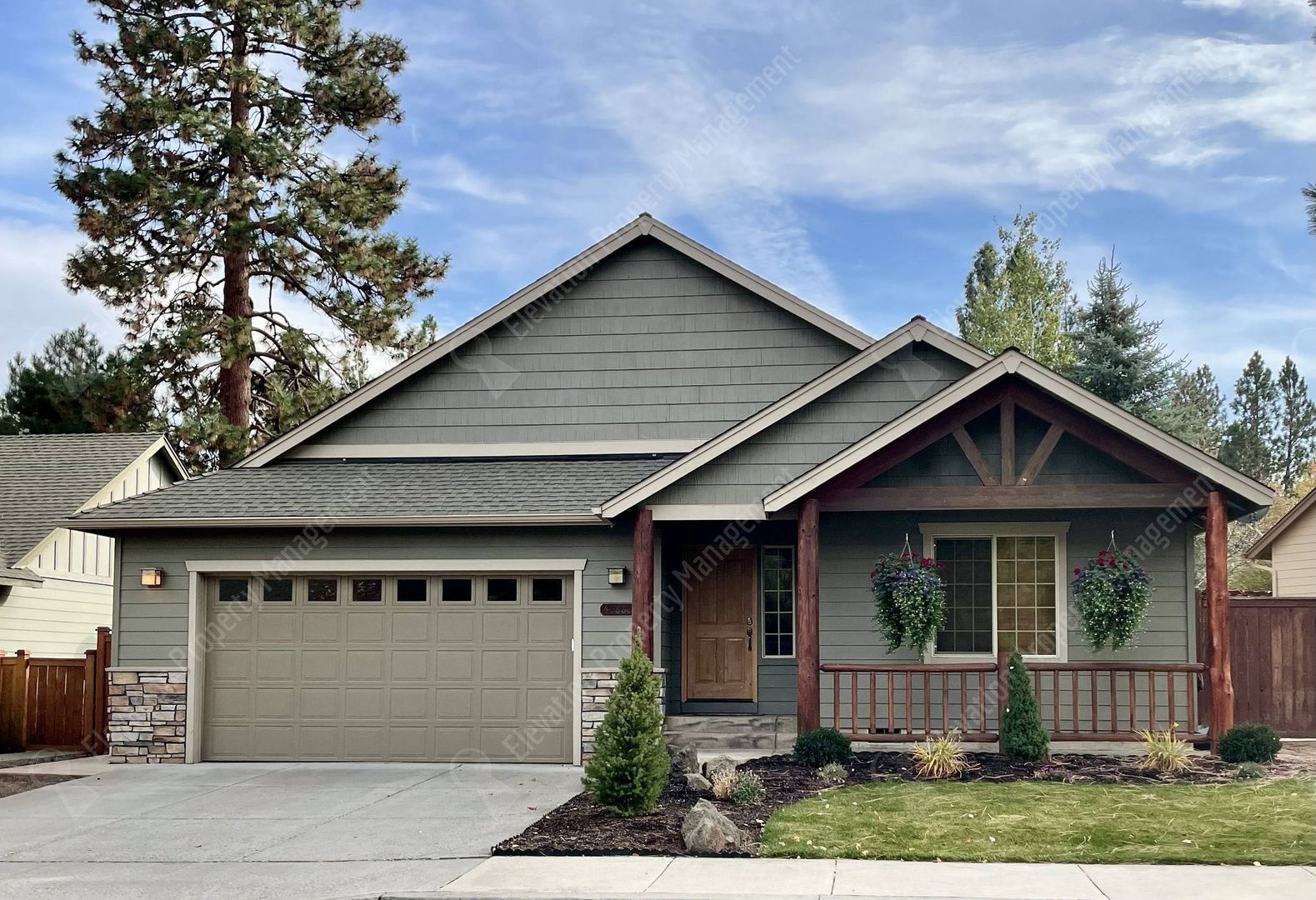 Bend House: 60880 Sawtooth Mountain Lane