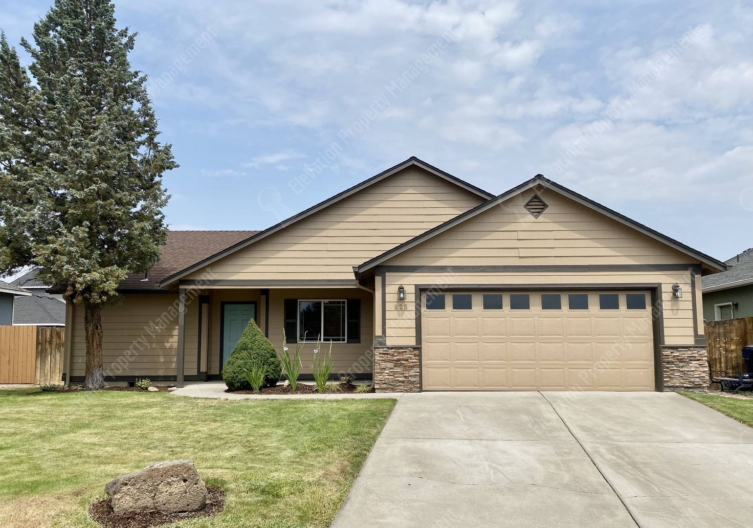 Redmond House: 625 NE Redwood Avenue