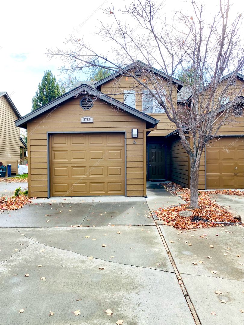 Bend Apartment: 2769 NE Mesa Ct