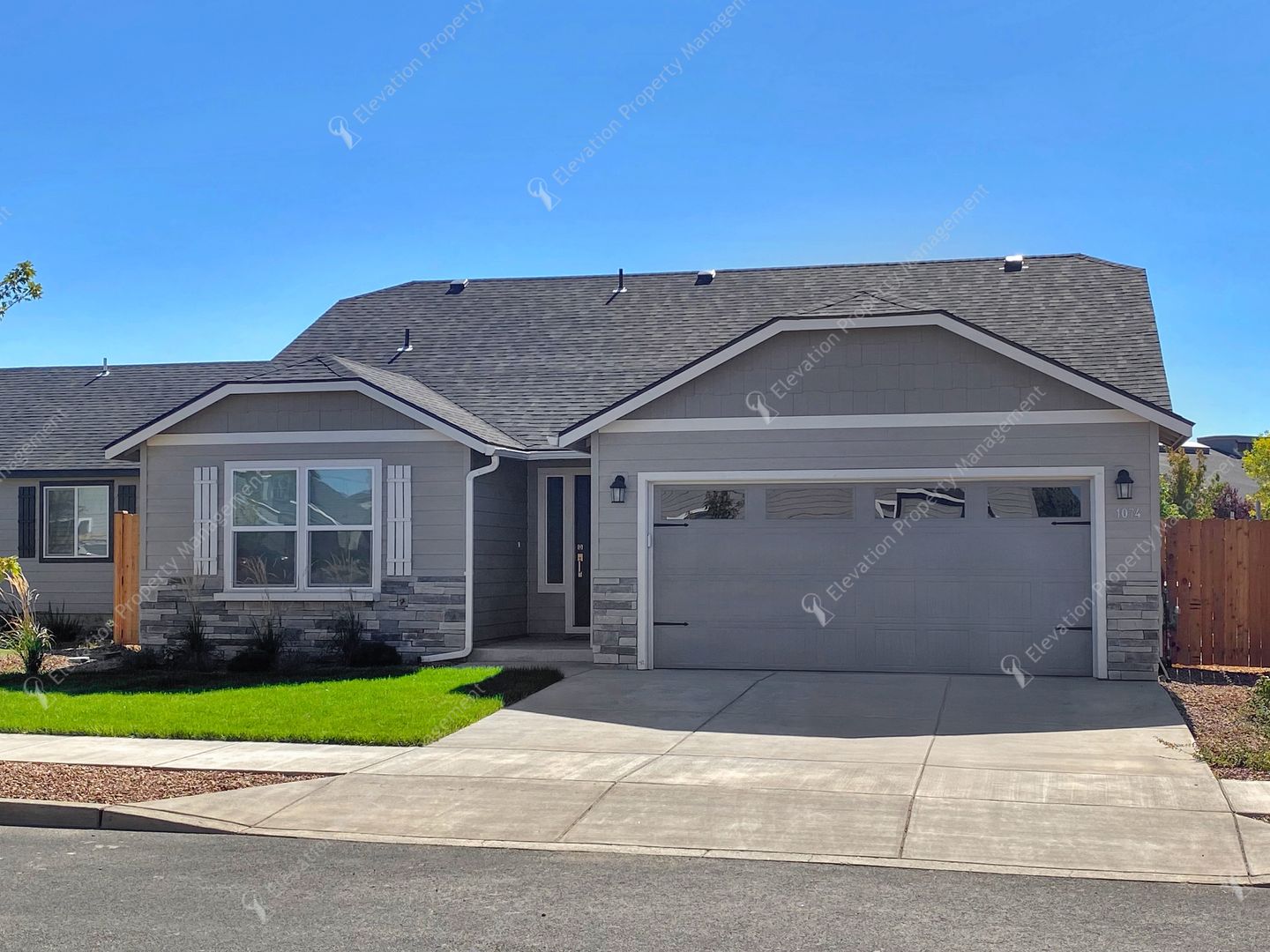 Redmond House: 1074 NW Upas Place