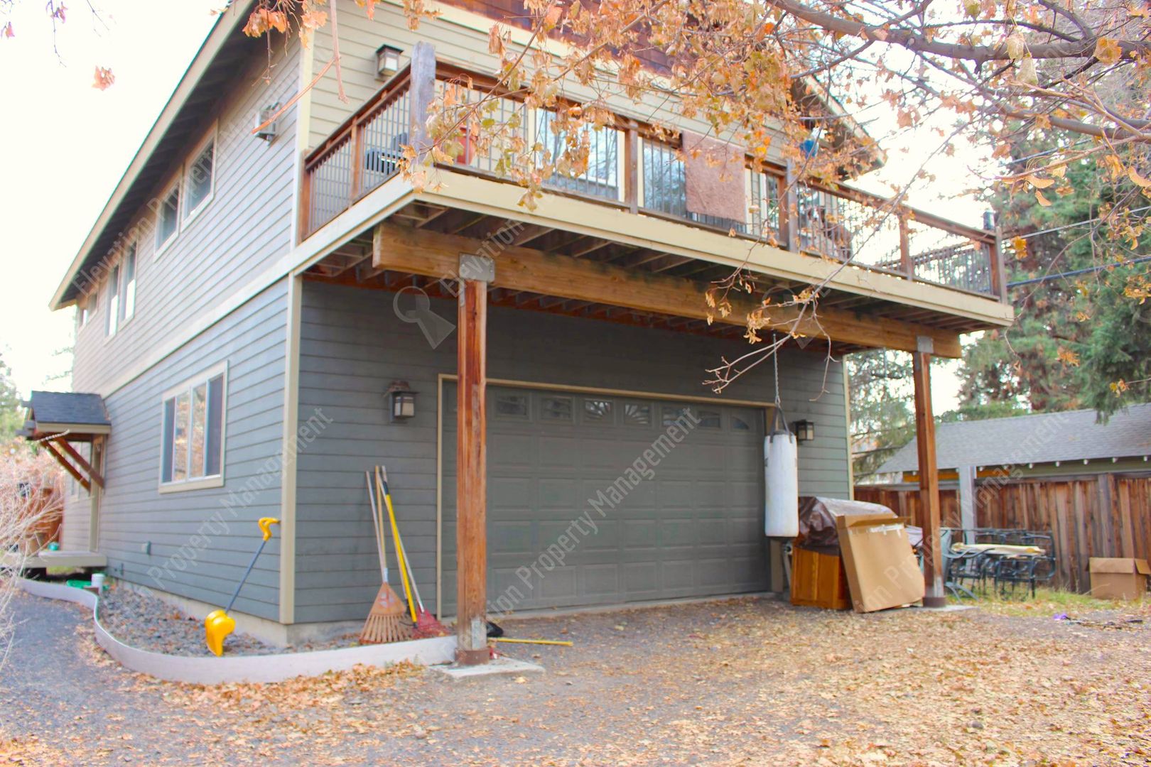 Bend House: 555 NE Seward Ave