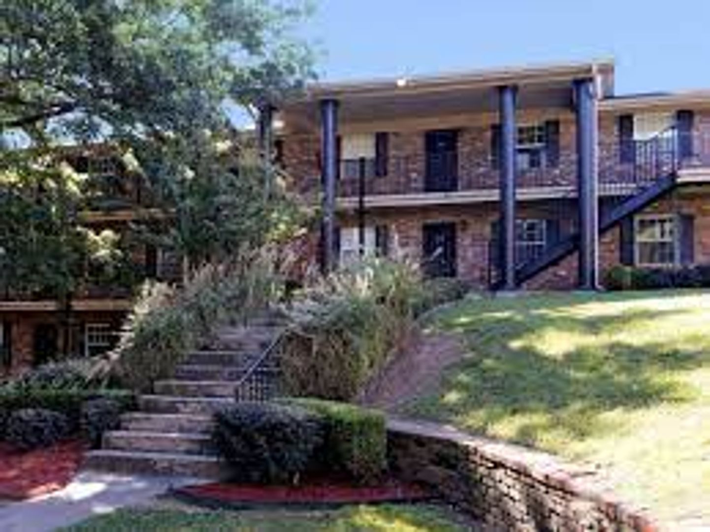 Fayetteville Apartment: 900 N Leverett Avenue