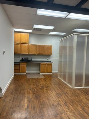 Prime Commercial Space for Lease – 103 E Alpine St, Suite 2, Siloam Springs, AR