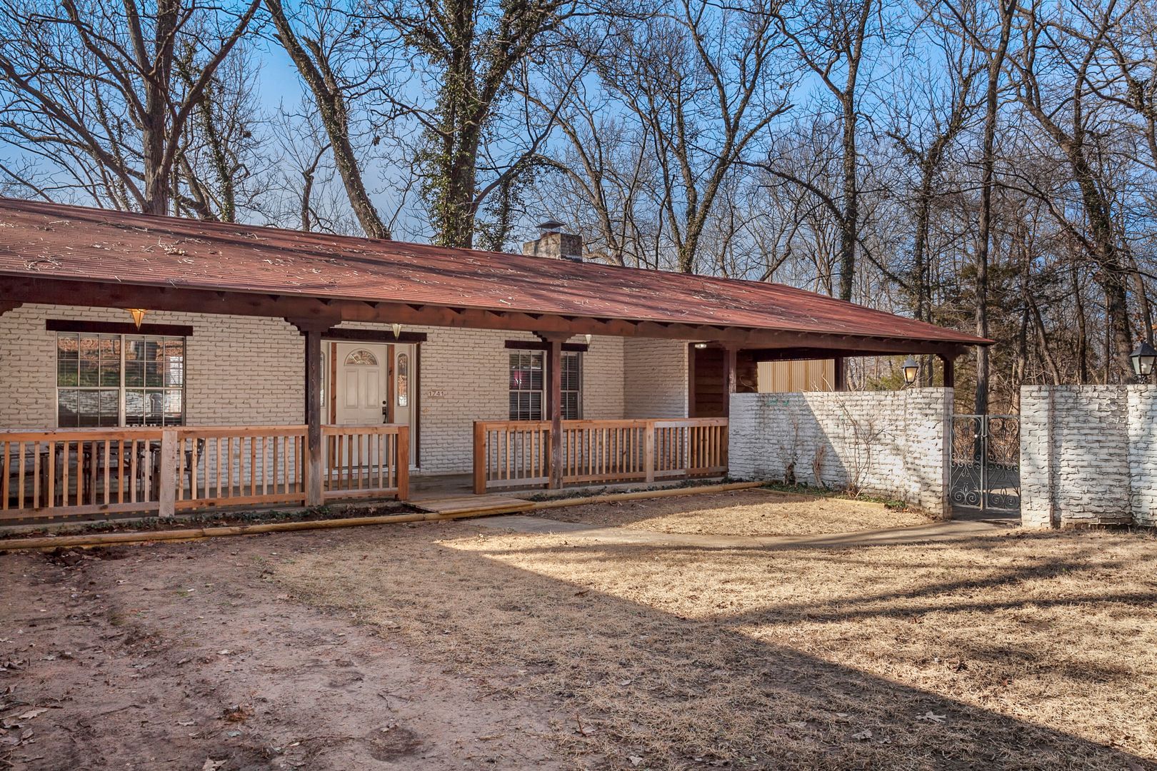 Fayetteville House: 1741 N Walnut