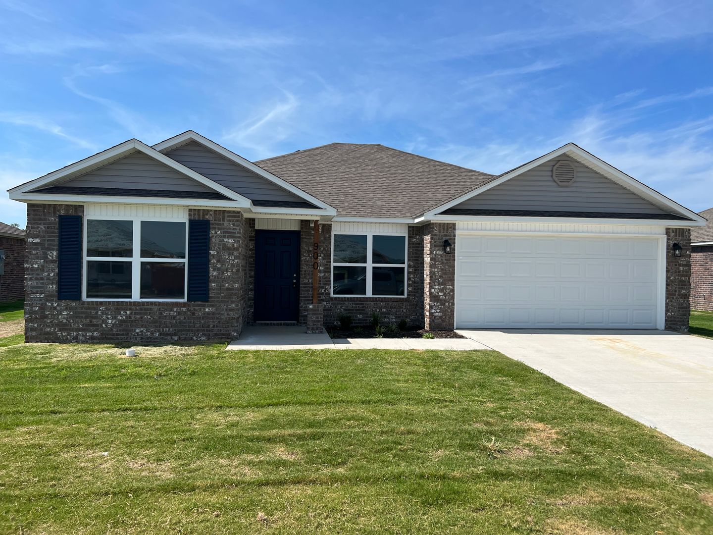 Siloam Springs House: 900 W Tanner Drive
