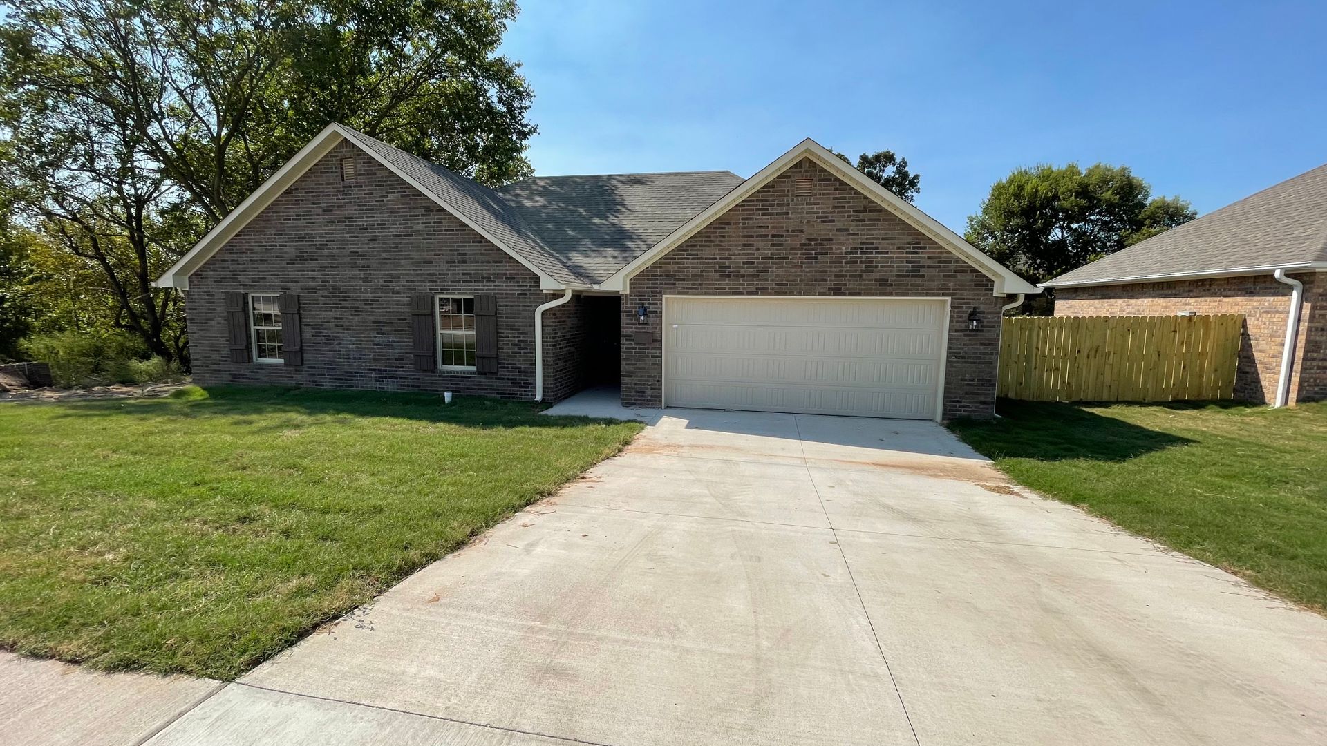 Gentry Apartment: 917 Rachel Street