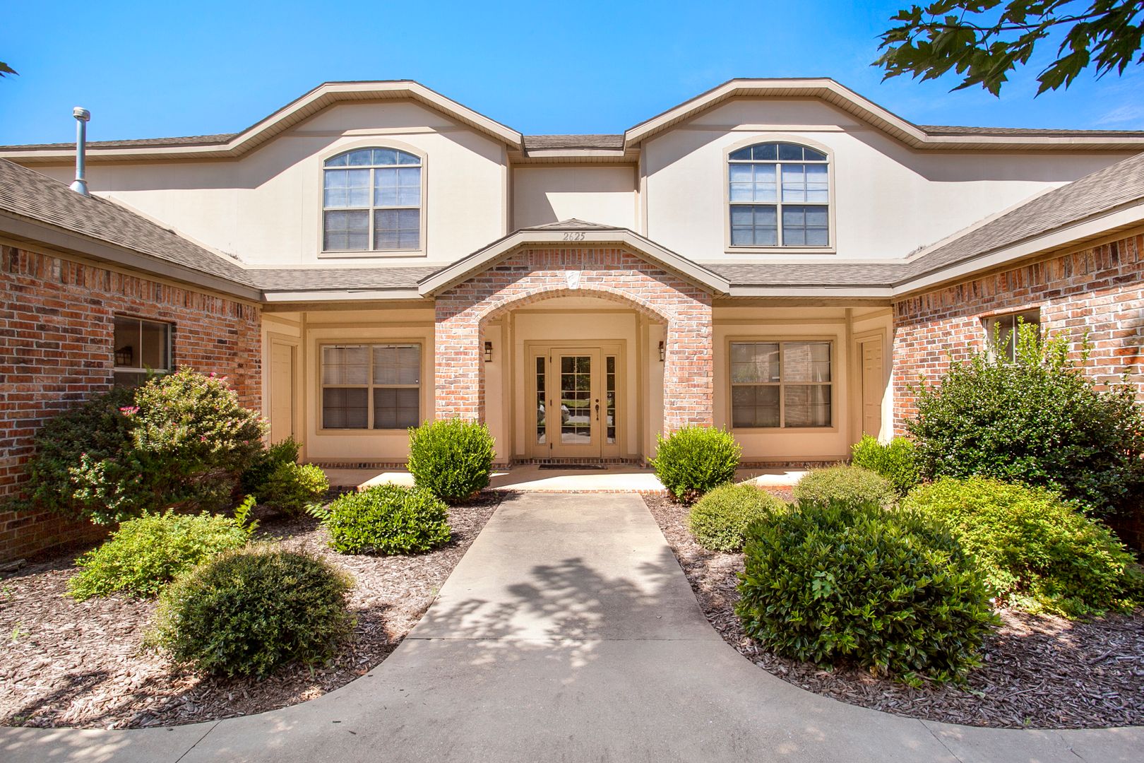 Fayetteville House: 2625 N Arroyo Avenue #1