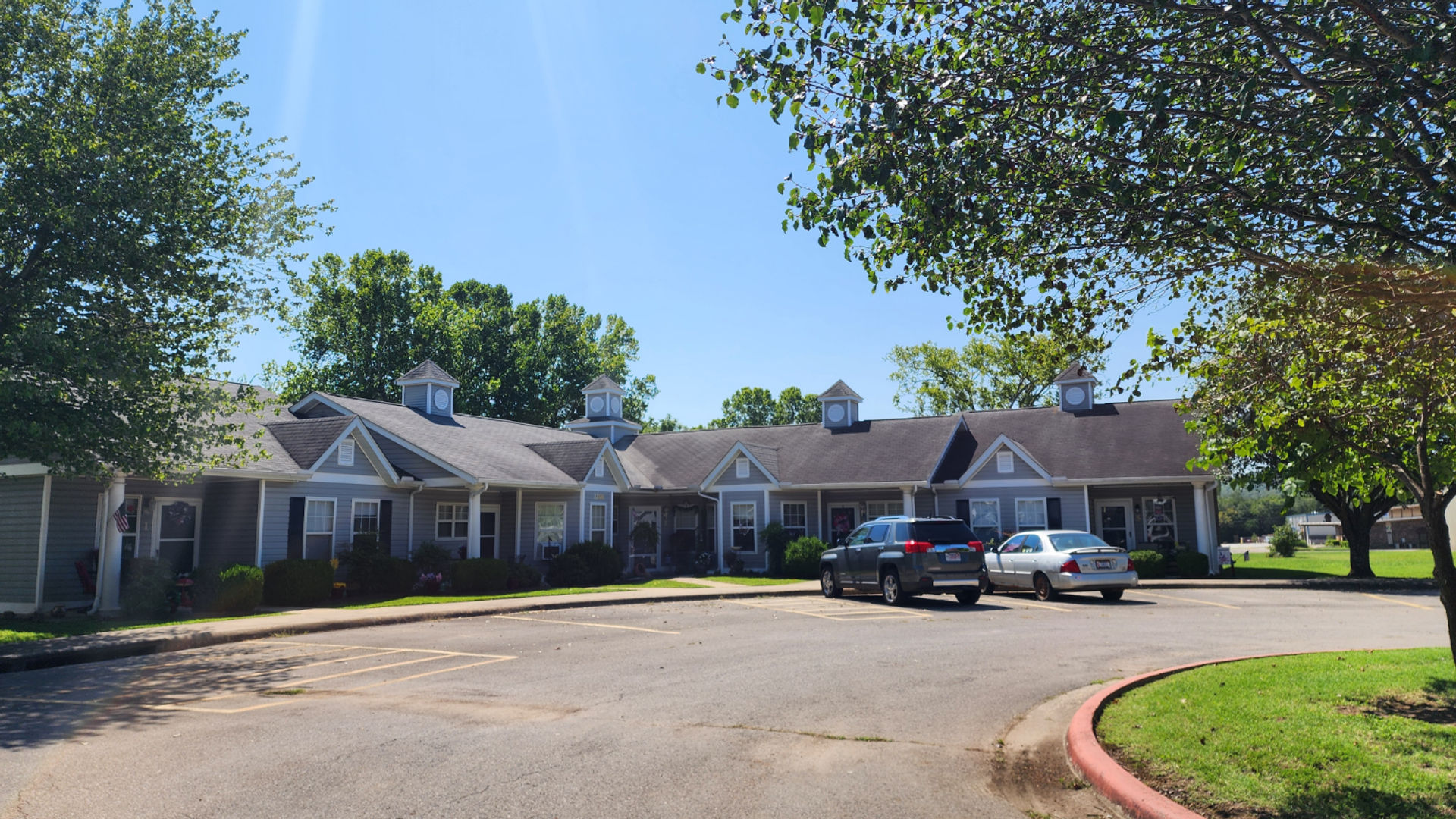 Fayetteville Apartment: 510 E Whitefish Bay