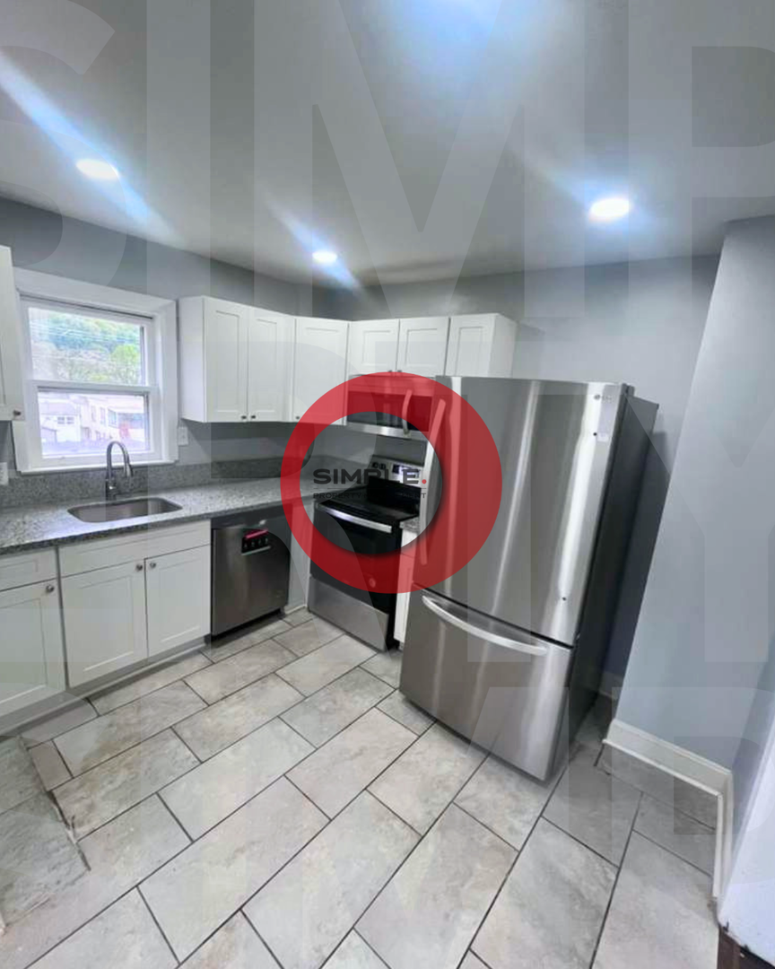 Reading House: 1566 Haak Street