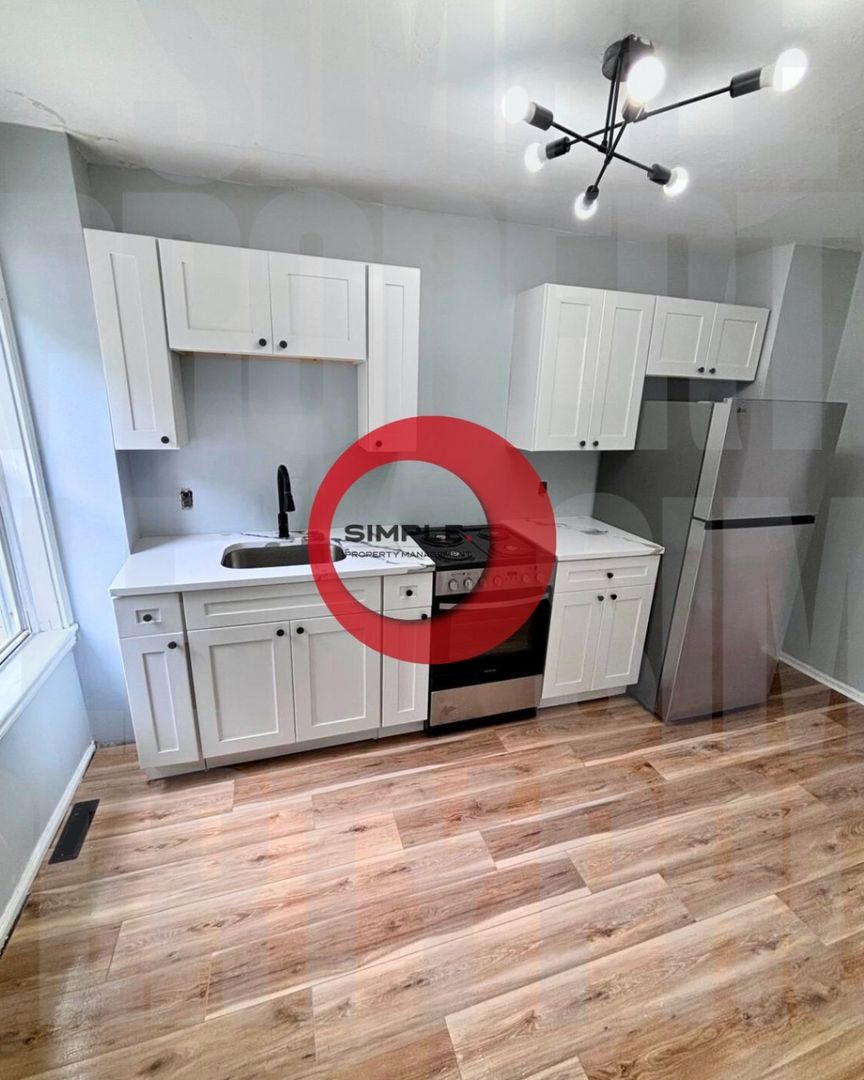 Reading House: 834 Nicolls Street