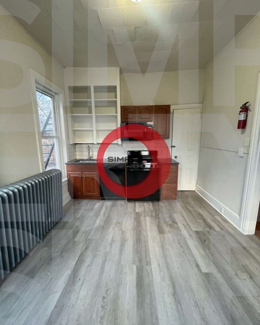 Pottstown Apartment: 351 North Charlotte Street