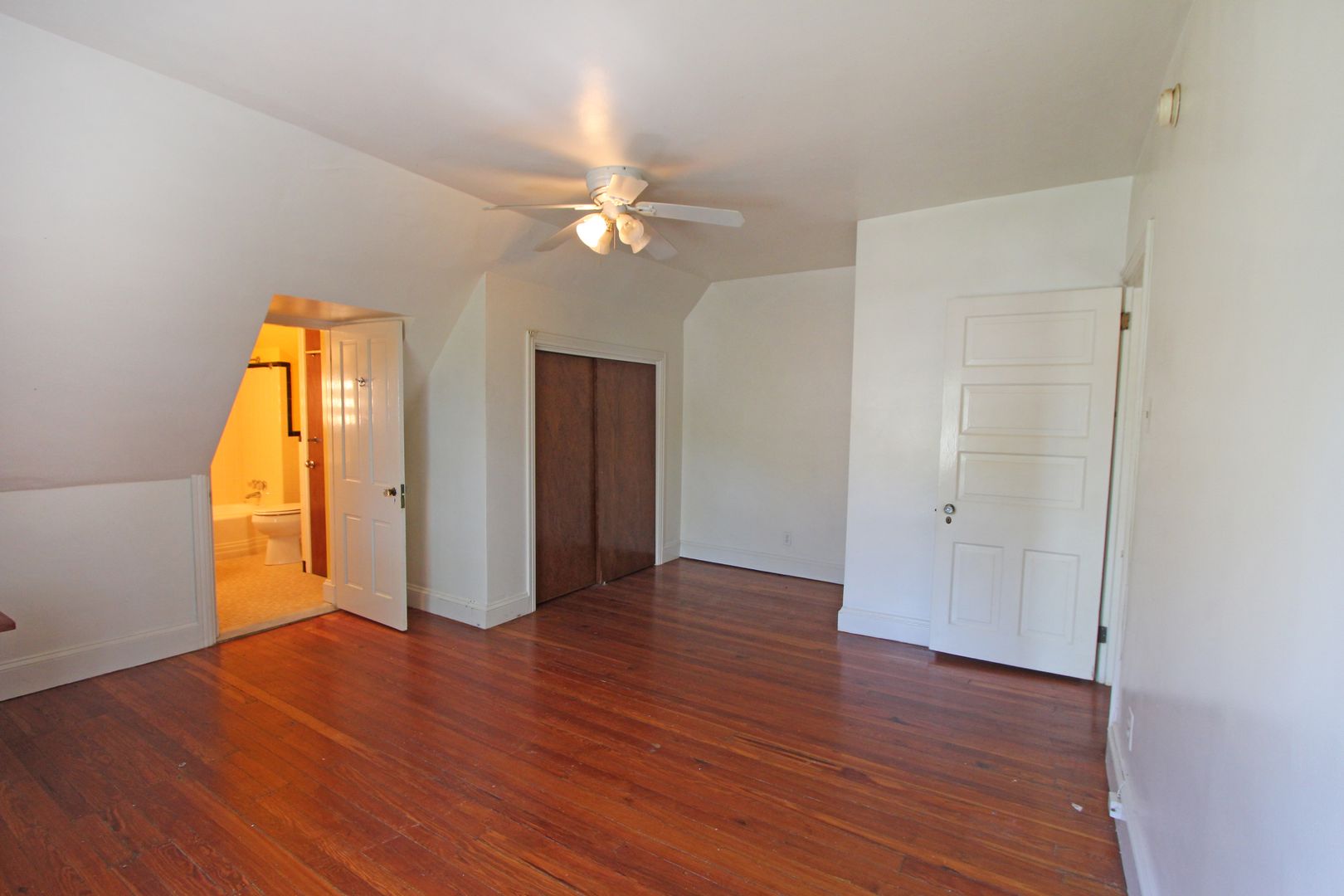 Philadelphia Apartment: 119 East Johnson Street