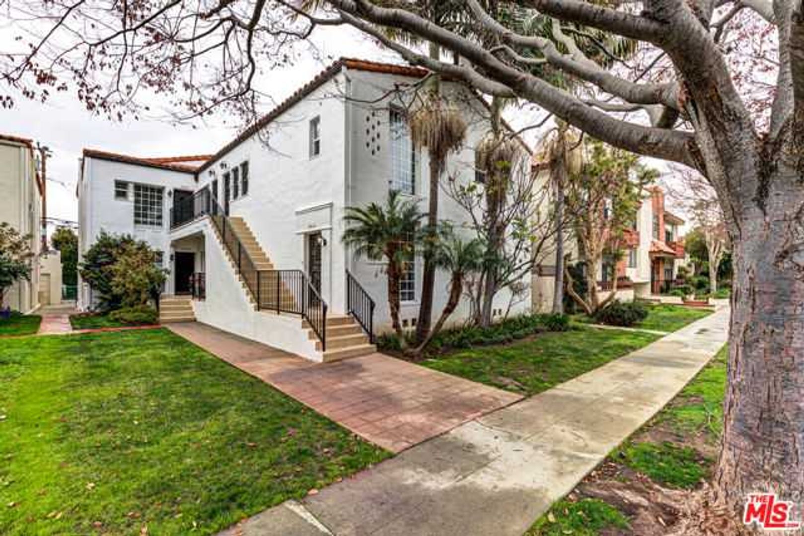 Beverly Hills Apartment: 320 S. Reeves Dr