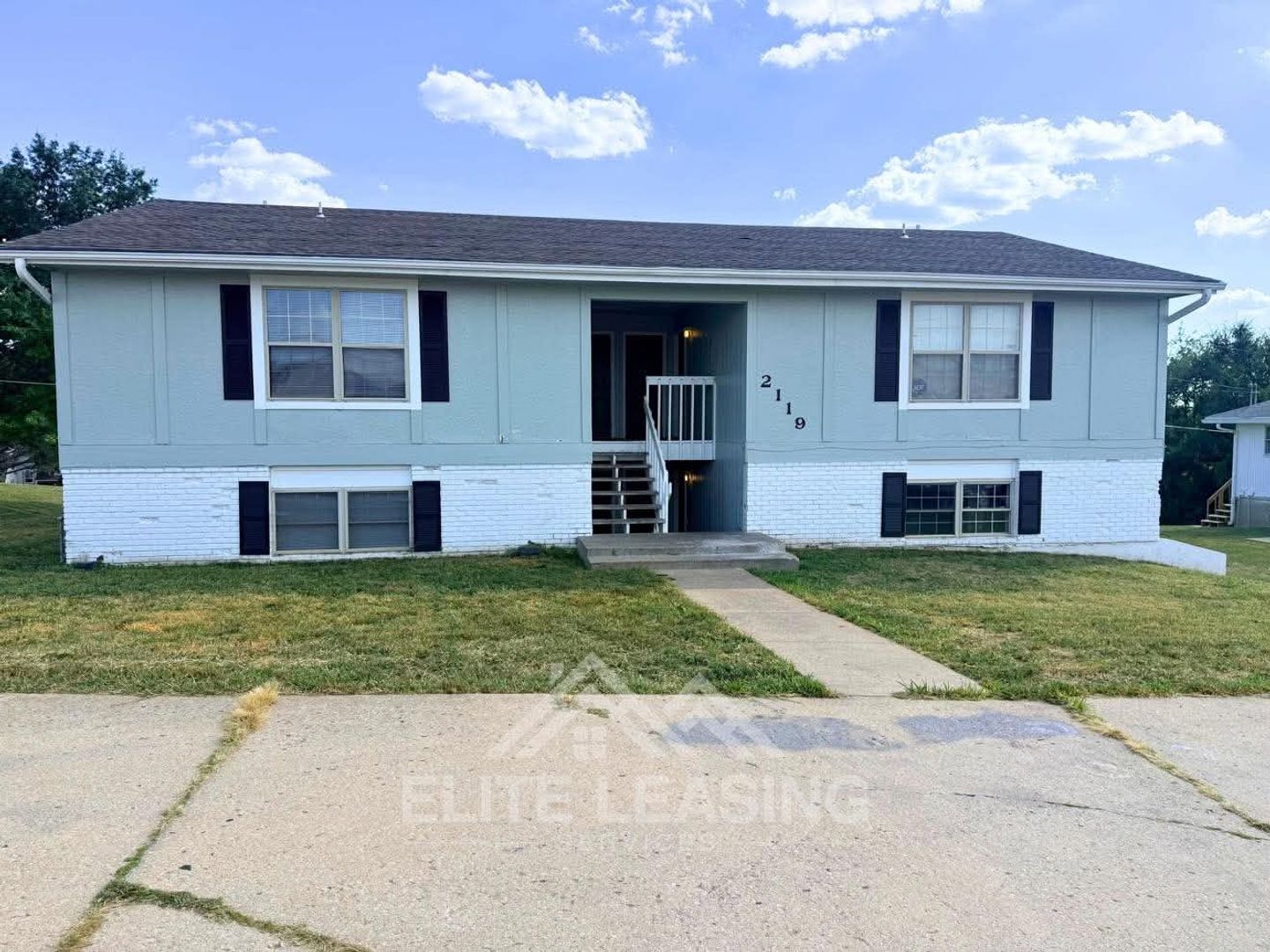 Topeka Apartment: 2119 SE 30th St