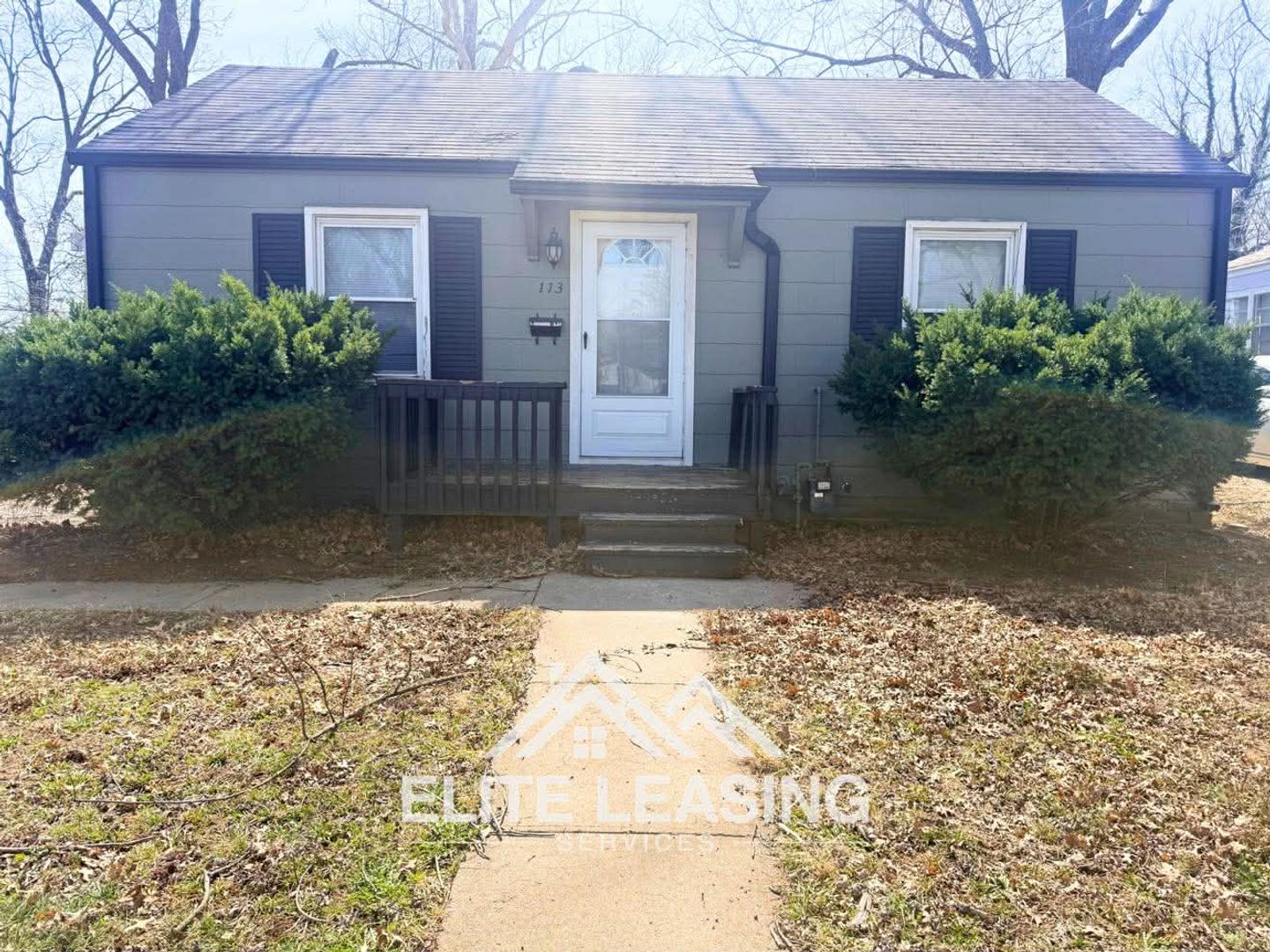 Topeka House: 113 SW Hillside Dr.