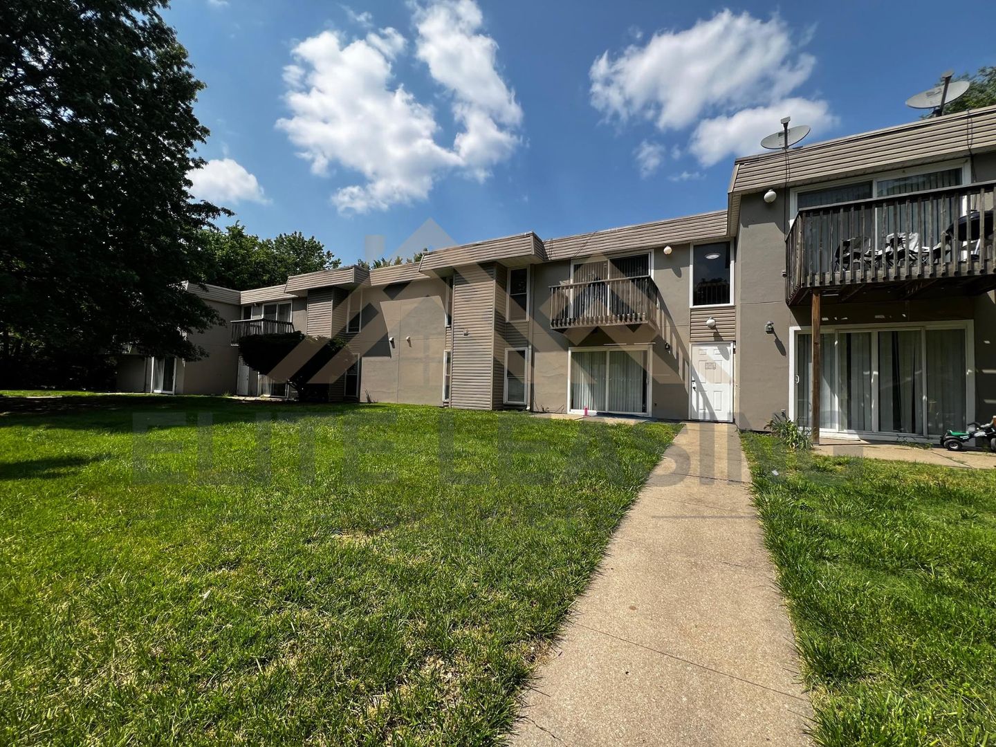 Topeka Apartment: 3310 SW 7th Street