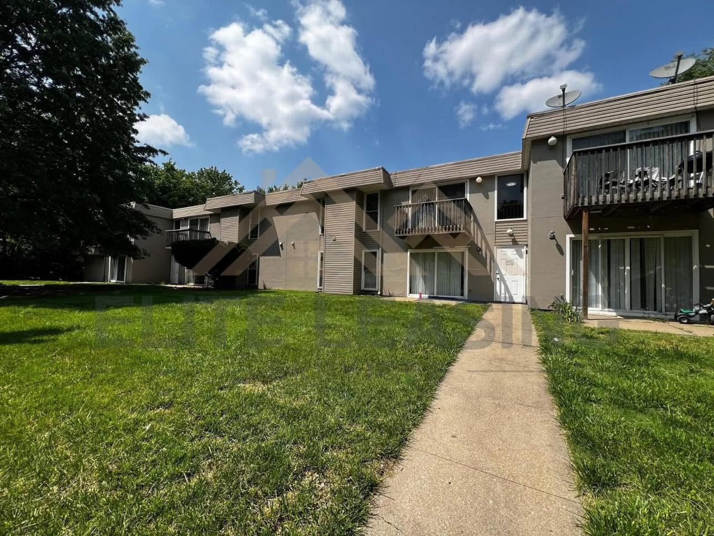 Topeka Apartment: 3312 SW 7th St.