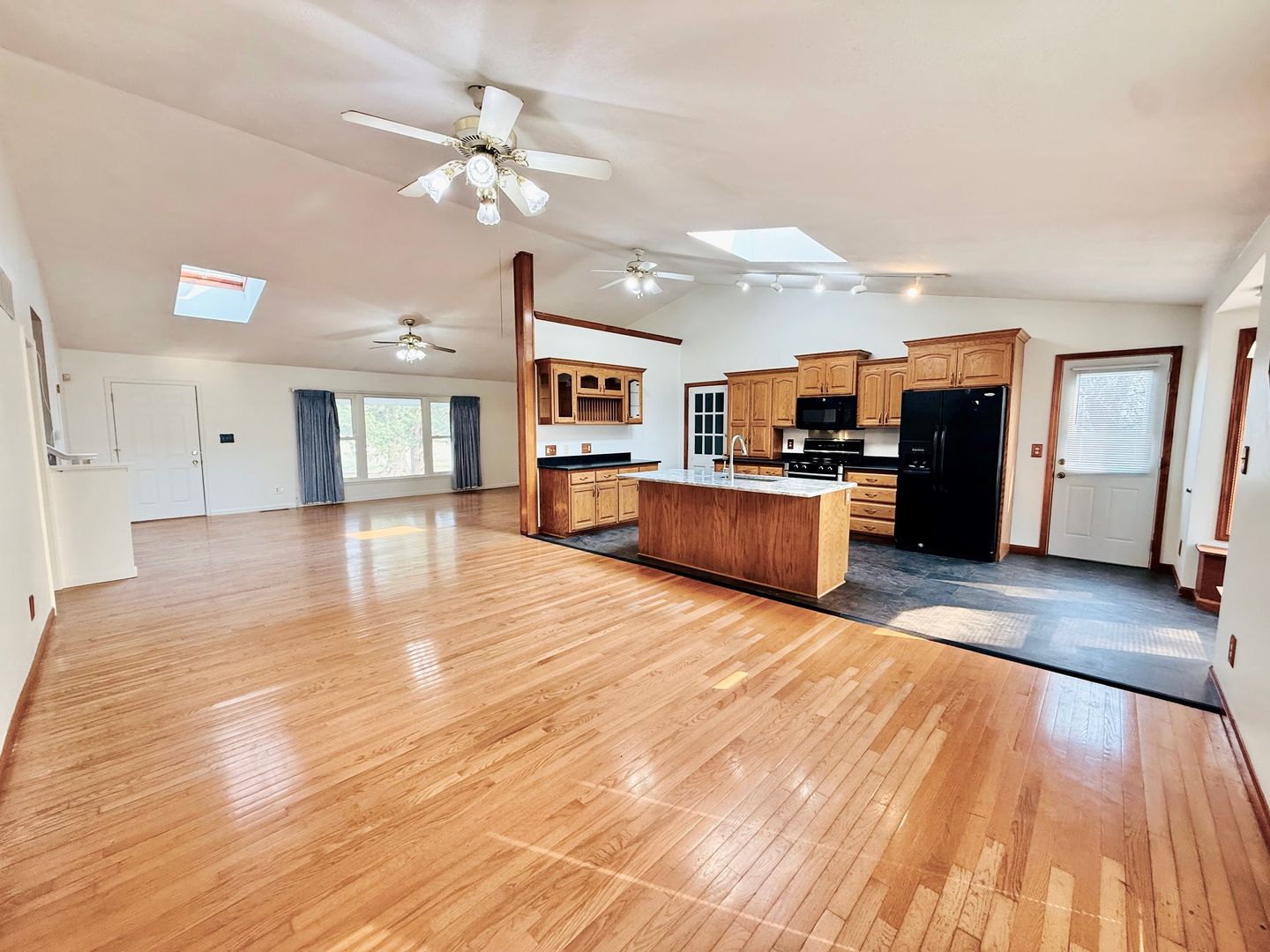 6239 SW Wanamaker 7 of 12