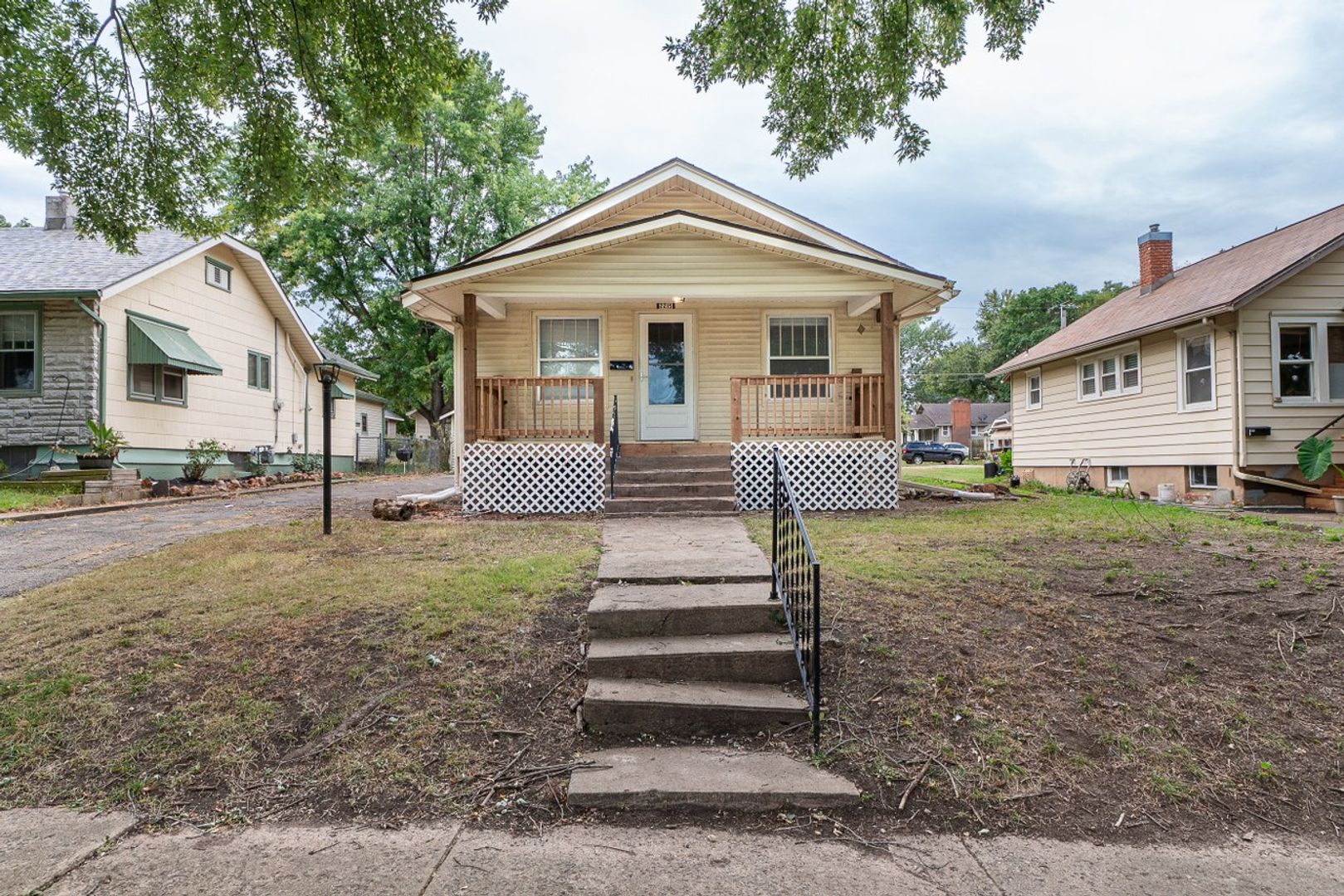 Topeka House: 2215 SW Hazelton CT