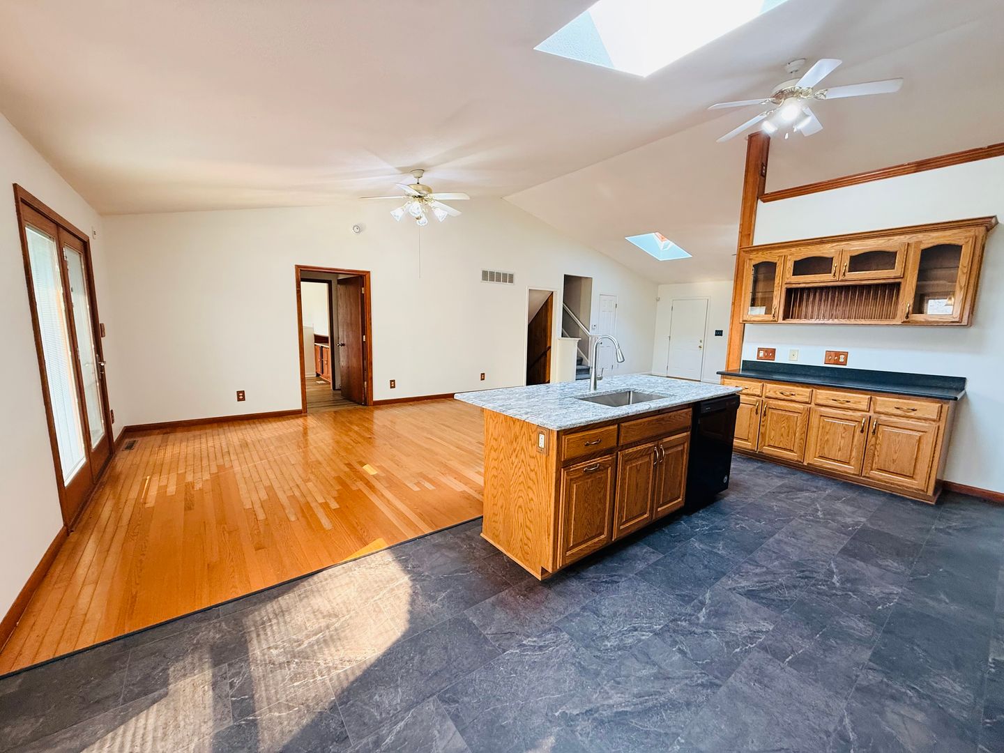 6239 SW Wanamaker 9 of 12