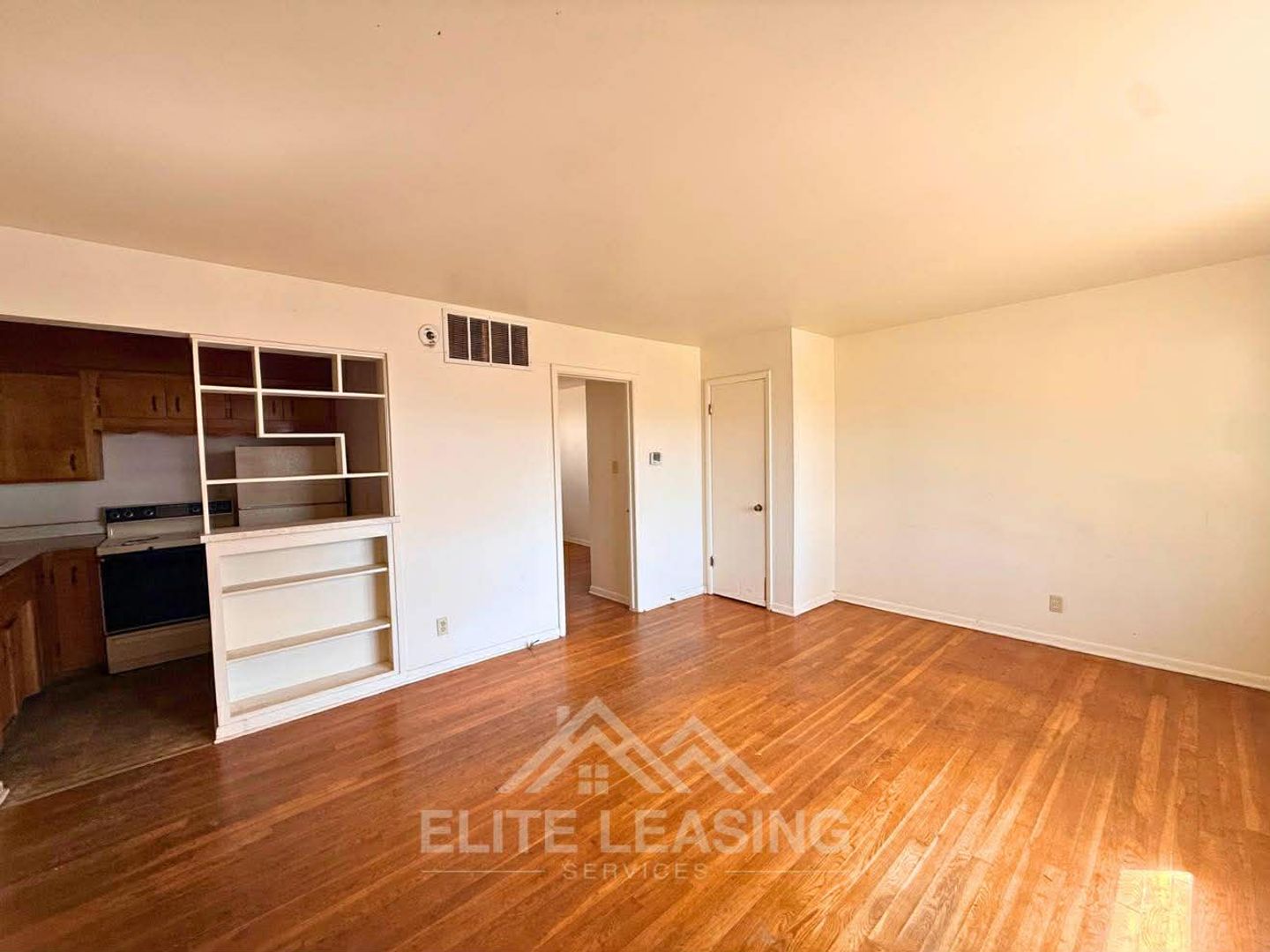 Topeka Apartment: 1170 SW Woodhull