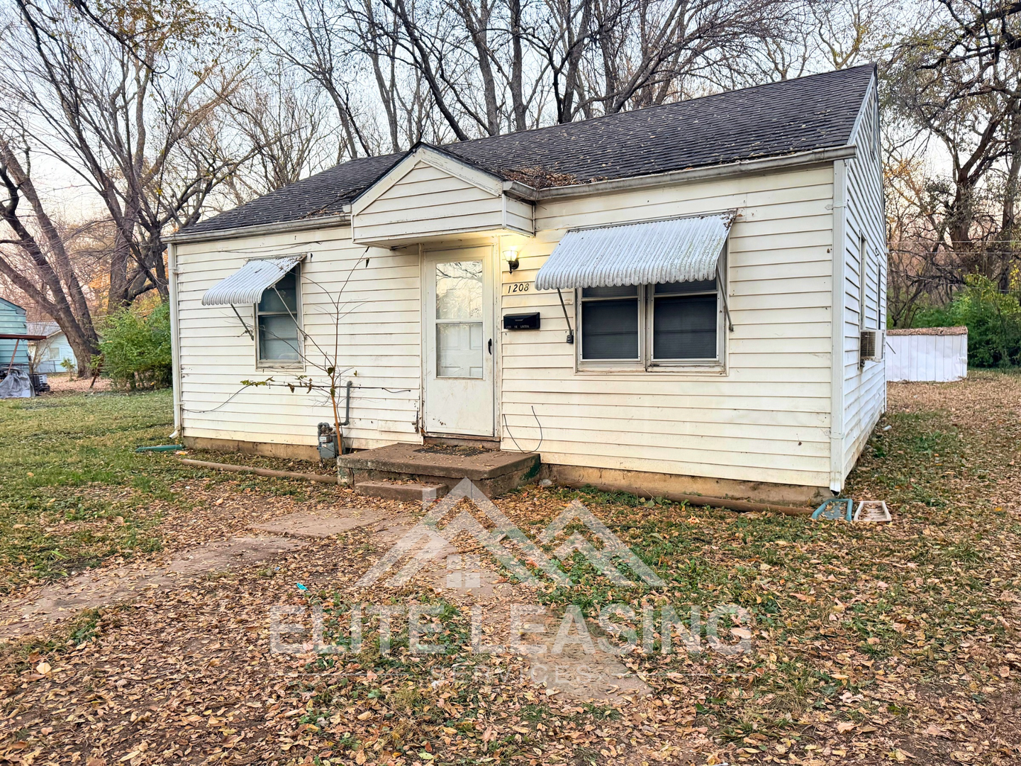 Topeka House: 1208 SE Locust St.