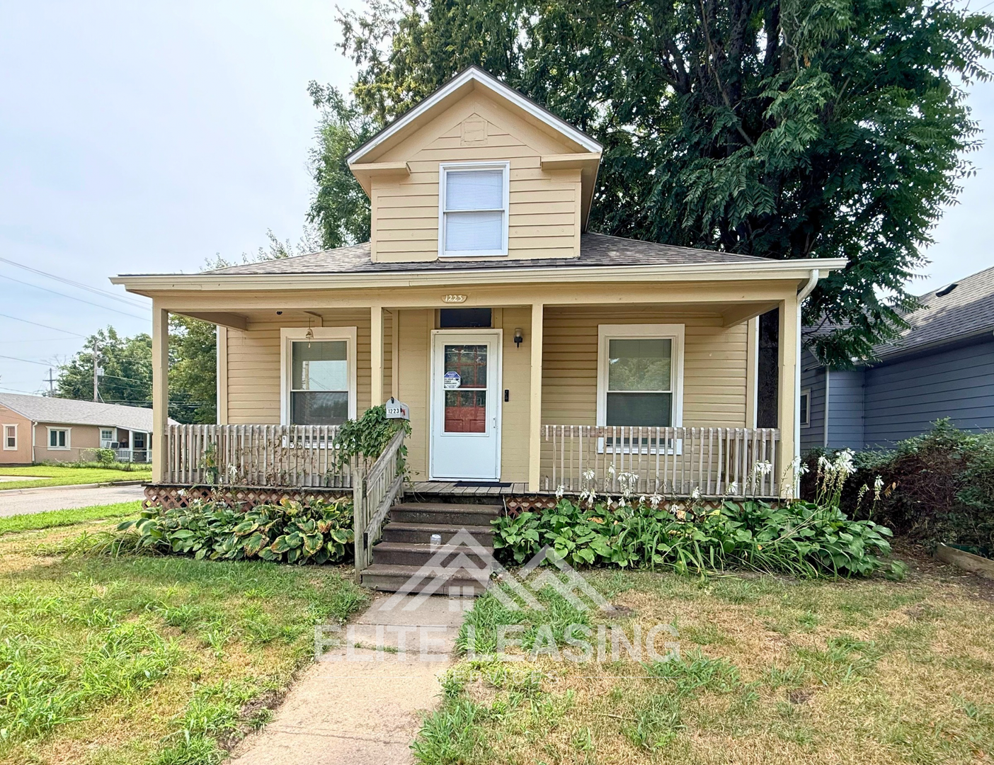 Topeka House: 1223 NE Seward Ave