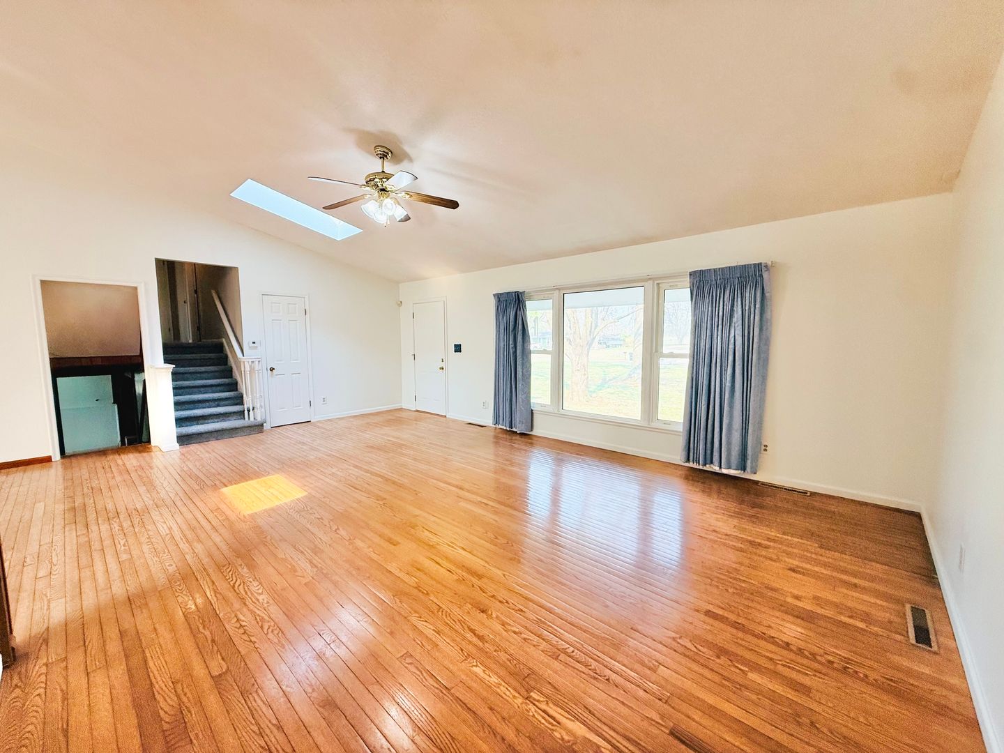 6239 SW Wanamaker 3 of 12