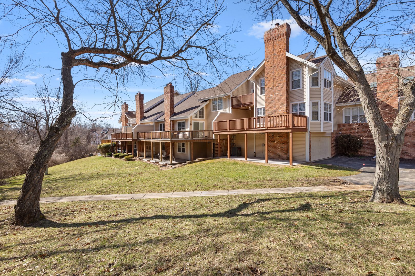 Saint Charles House: 445 Meramec Way