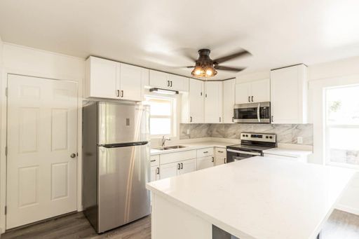 Charming 2 Bed / 1 Bath Duplex Steps Away from Downtown Kailua Kona