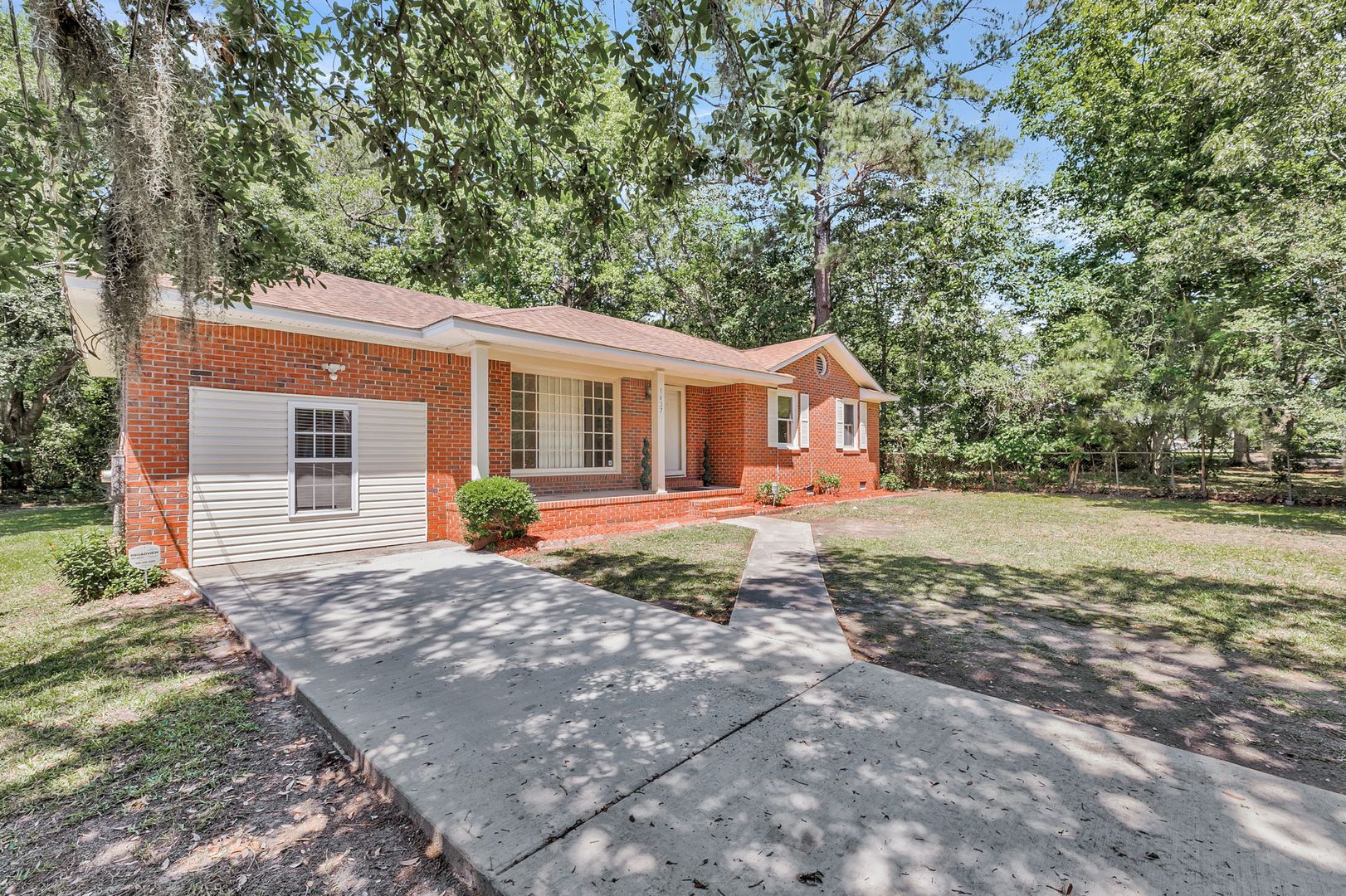 North Charleston House: 5472 Califf Rd North Charleston SC 29406