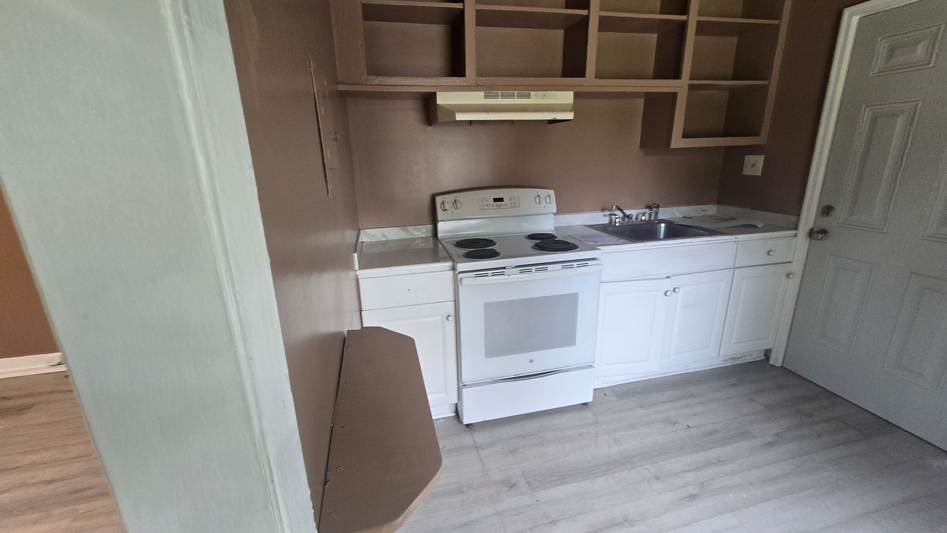 Hanahan Apartment: 5875-5877 Allison Ave