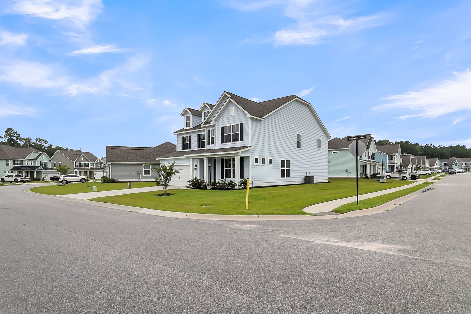Moncks Corner House: 687 Black Pine Rd, Moncks Corner, SC 29461