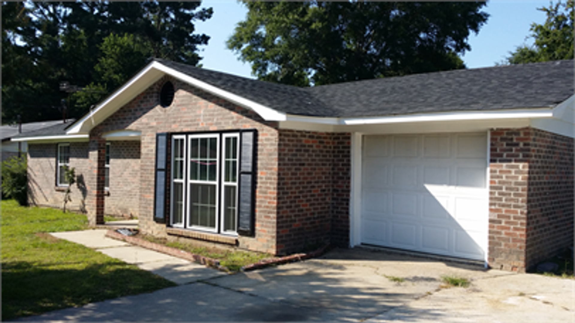 Ladson House: 4490 Hardwood Ave