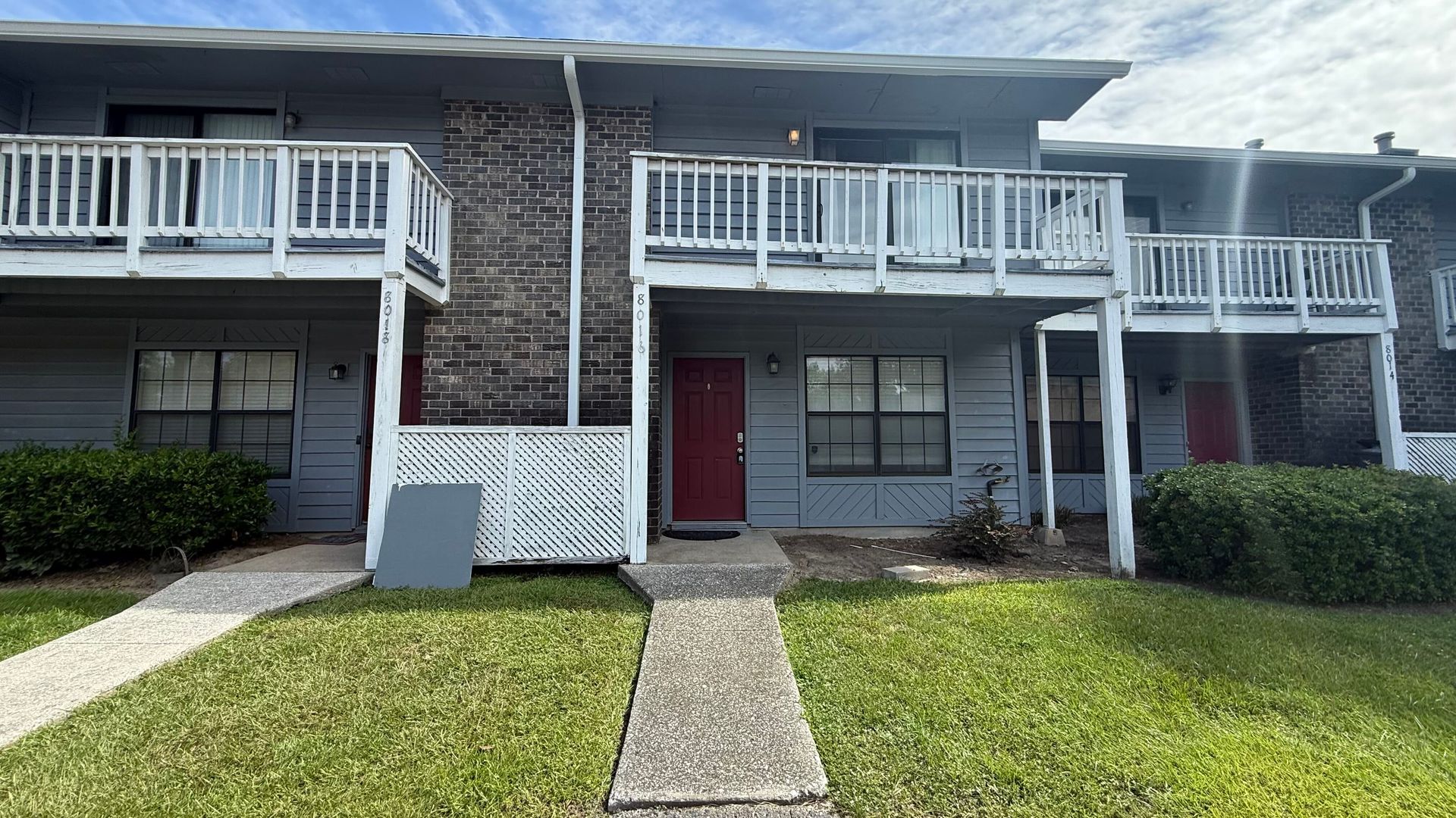 North Charleston House: 8016 Thelen St