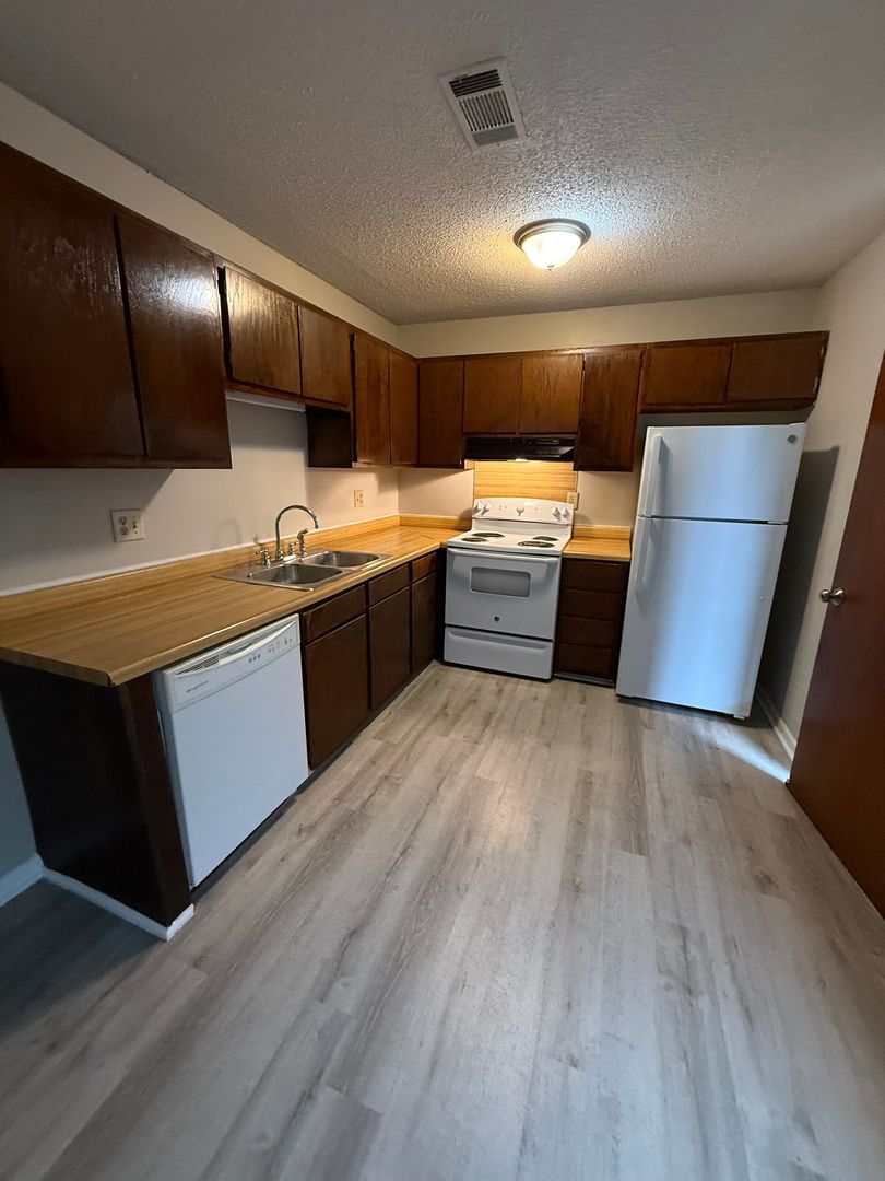 North Charleston Apartment: Chateau and Jenkins Ave