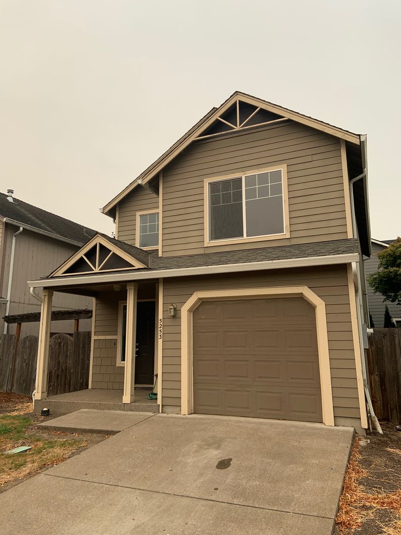 Available Now – Charming 3 Bed, 2.5 Bath Home in SW Corvallis! – $2,295/Month