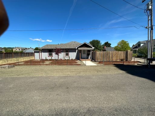 Available now: 3 bedroom~ 1 bath one level house in SW Corvallis – photo 1