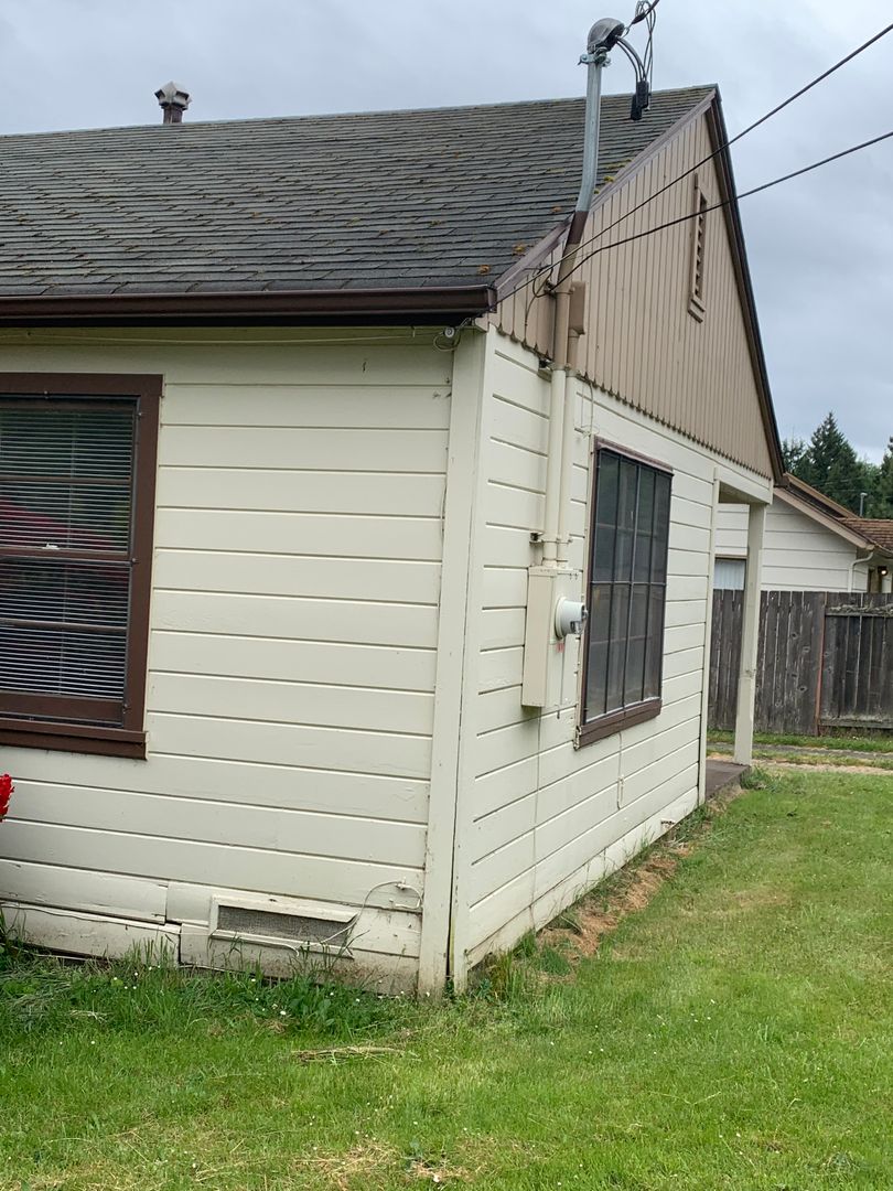 Corvallis House: 1817 SW Brooklane Dr