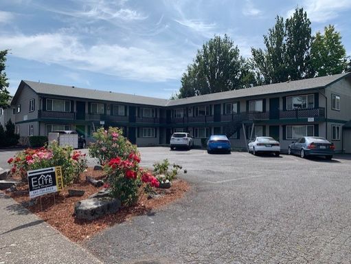 Updated 2 Bedroom 1 Bathroom Apartment Located in Great Location! – photo 1