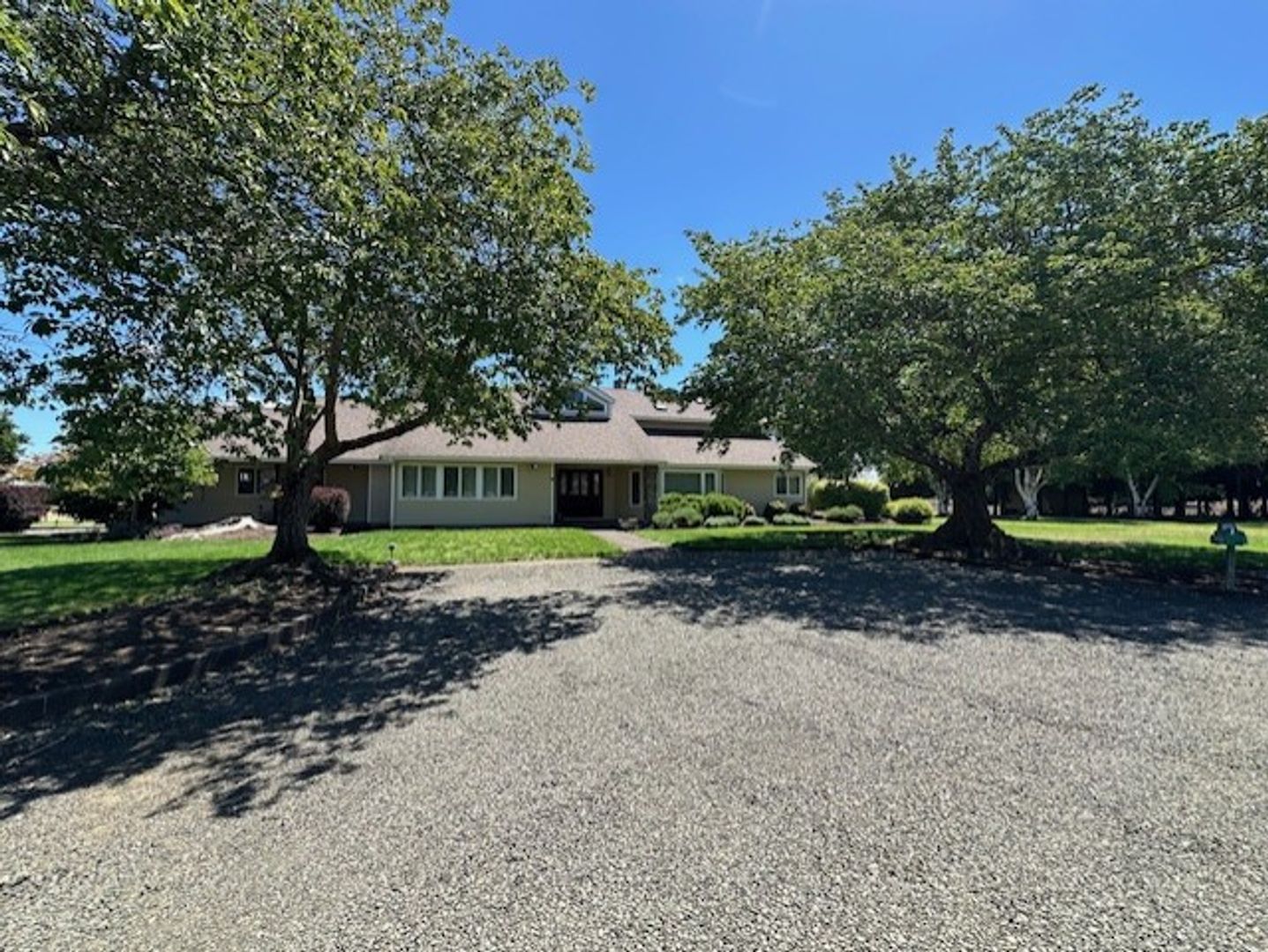 Junction City House: 24425 HWY 99W
