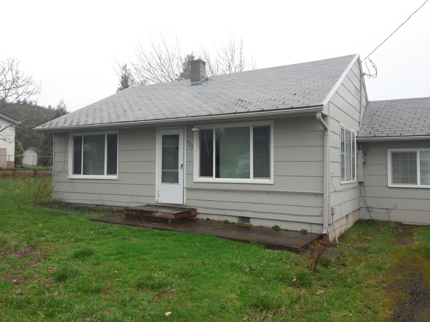 Monroe House: 925 Ash St