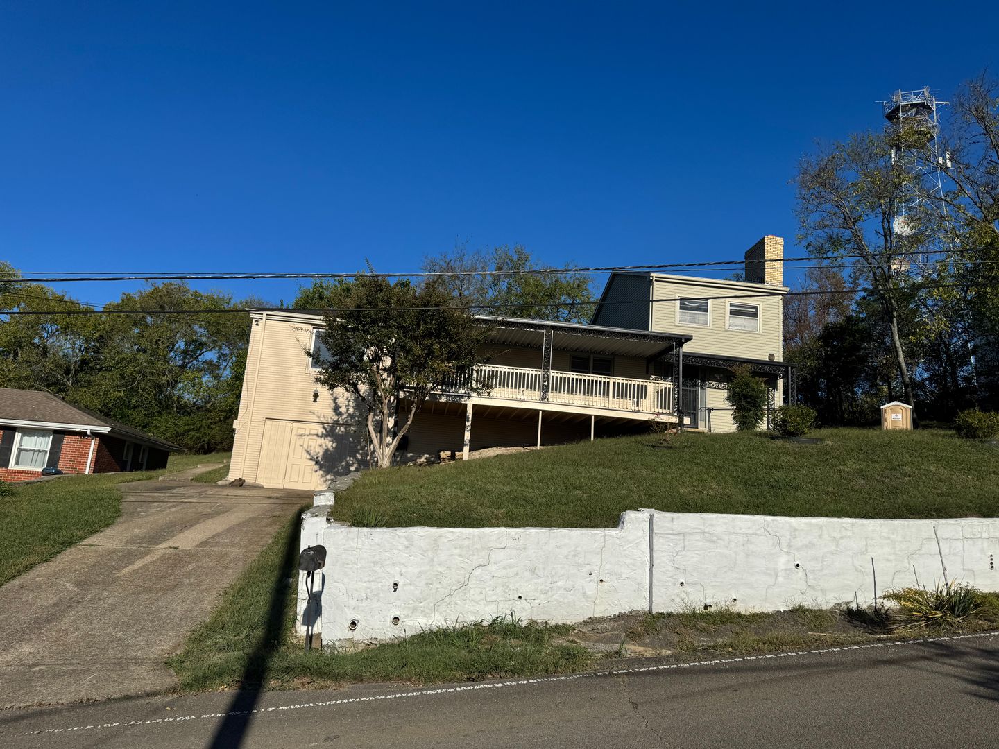 Nashville House: 2109 W Summitt Ave