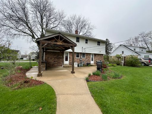 Private Entry 3BD Townhome in Hales Corners!