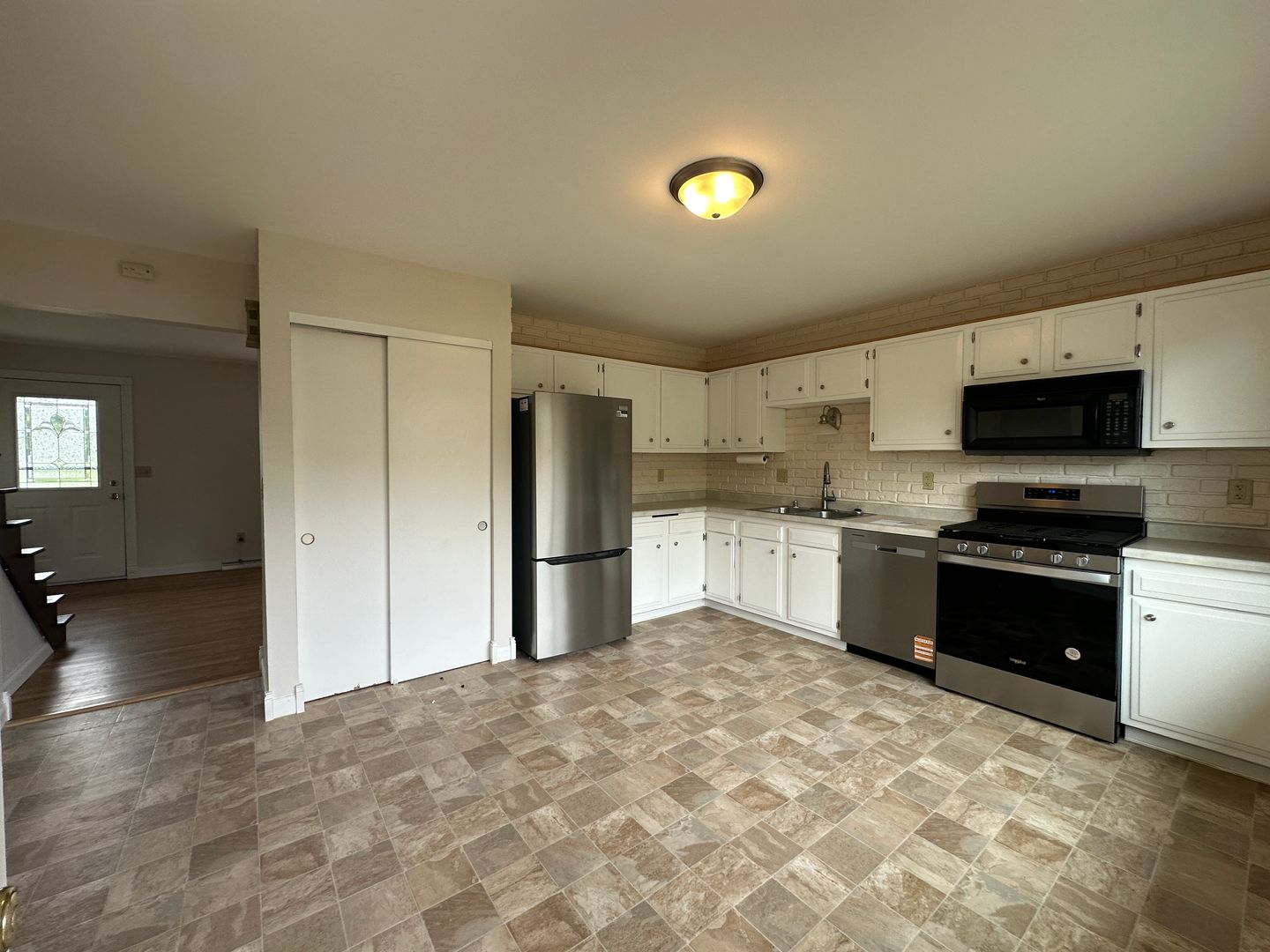 Germantown Condo: W164 N11511 Squire Court