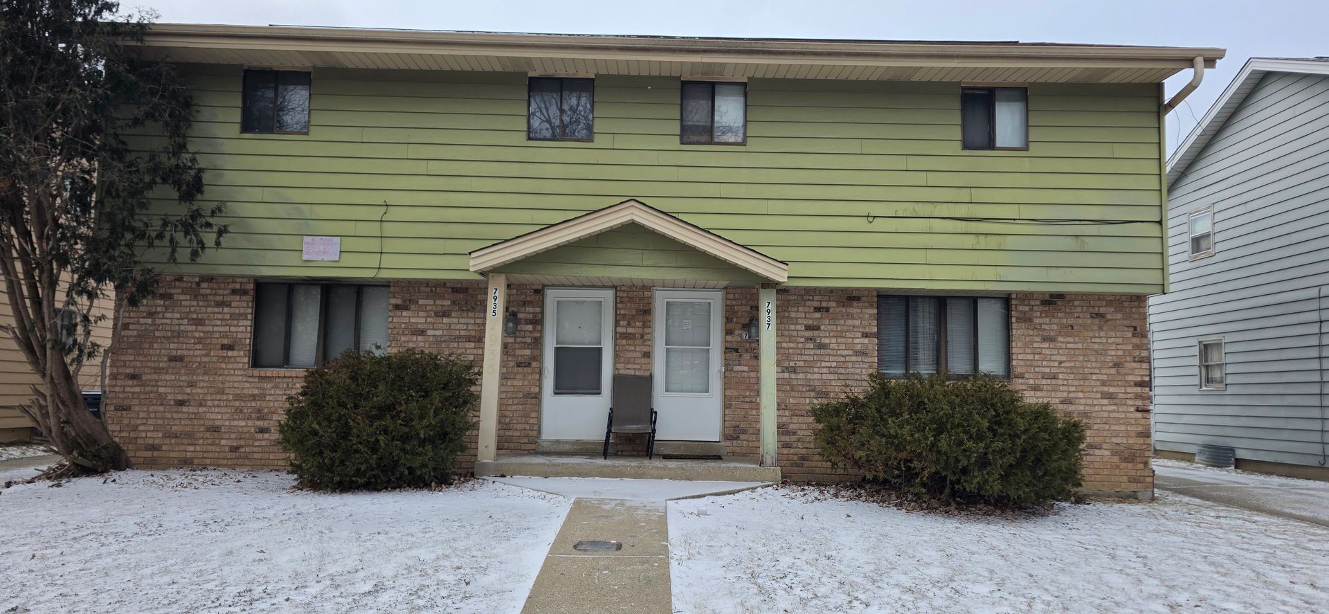 Milwaukee Apartment: 7935-7937 N. 94th Street