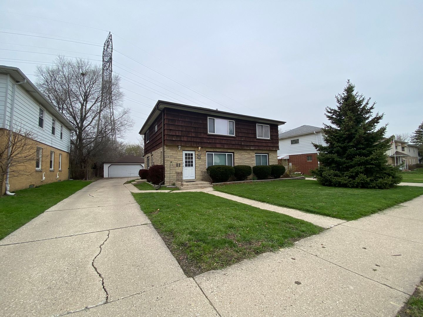 West Allis Apartment: 1335-1337 S. 111th Street