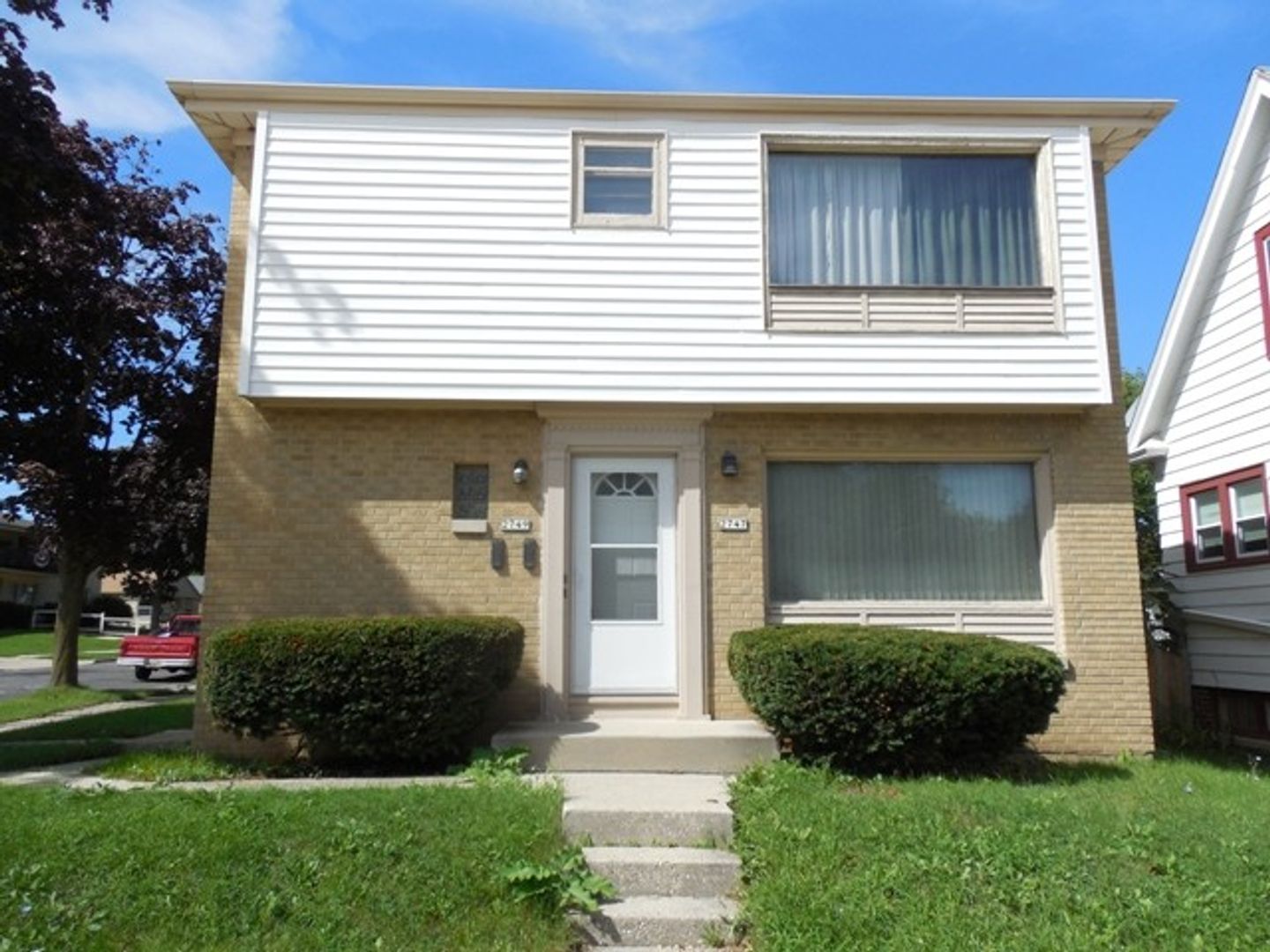 Milwaukee Apartment: 2747-2749 N. 76th Street