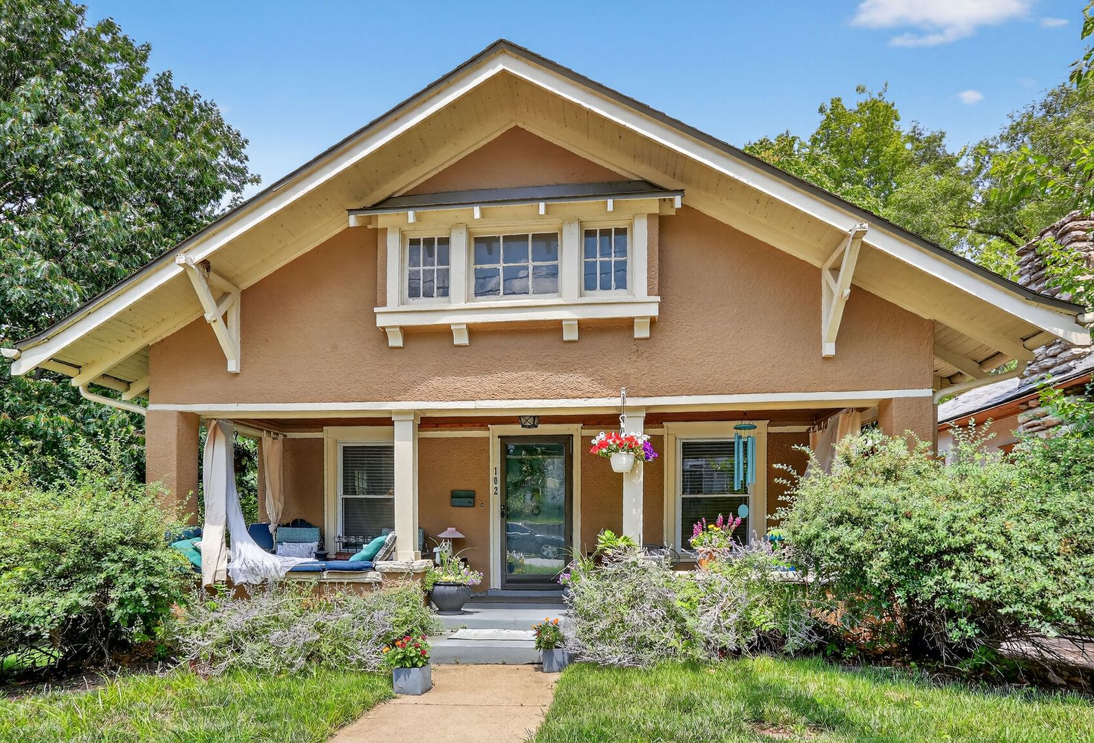 Kansas City House: 102 E 50th St